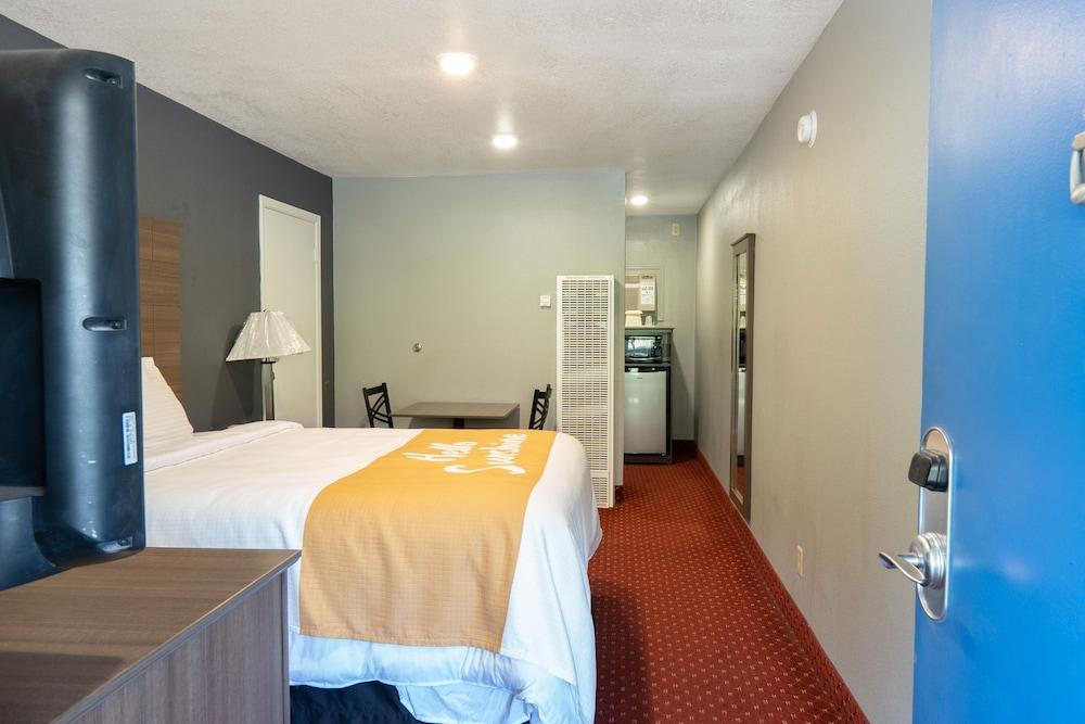 Budget Lodge Ruidoso photo 10