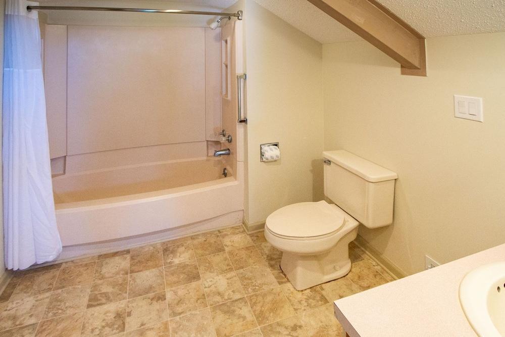 Sandcastle Cove Resort photo 11