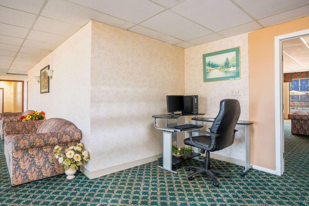 Econo Lodge Cave City photo 39