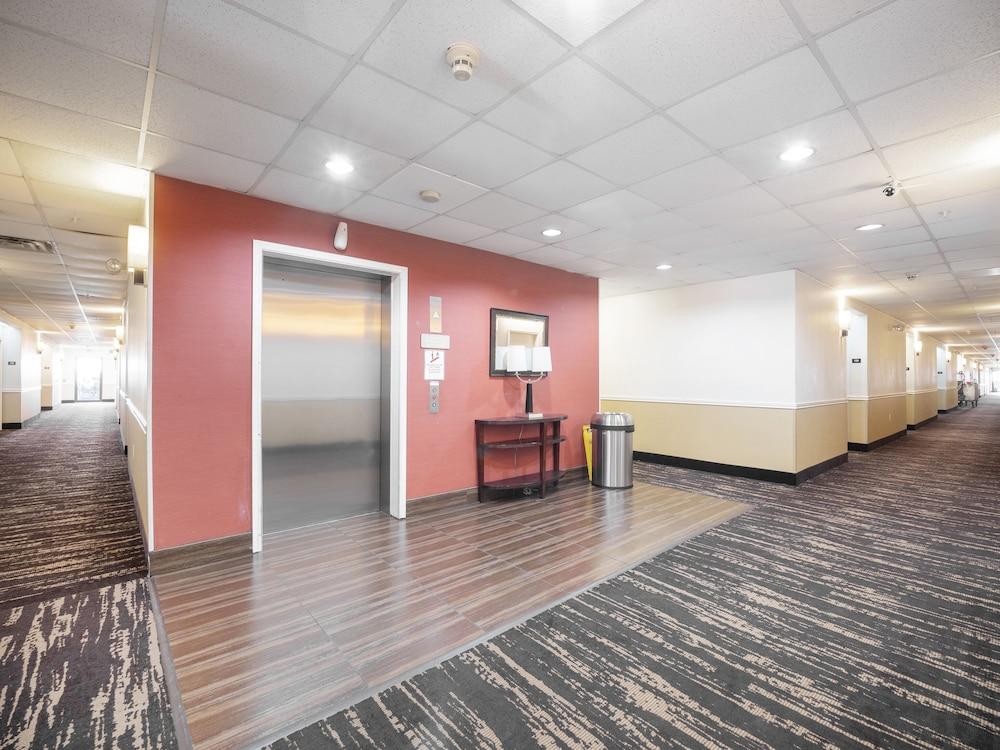 Baymont by Wyndham Houston North photo 10