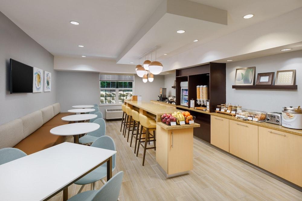 TownePlace Suites by Marriott Manchester photo 39