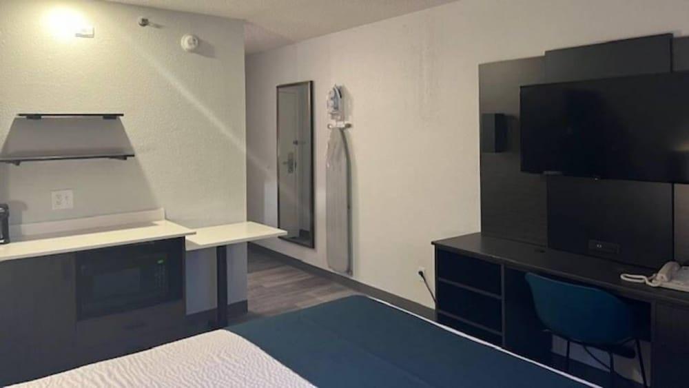 Studio 6 Suites Norcross, GA photo 3