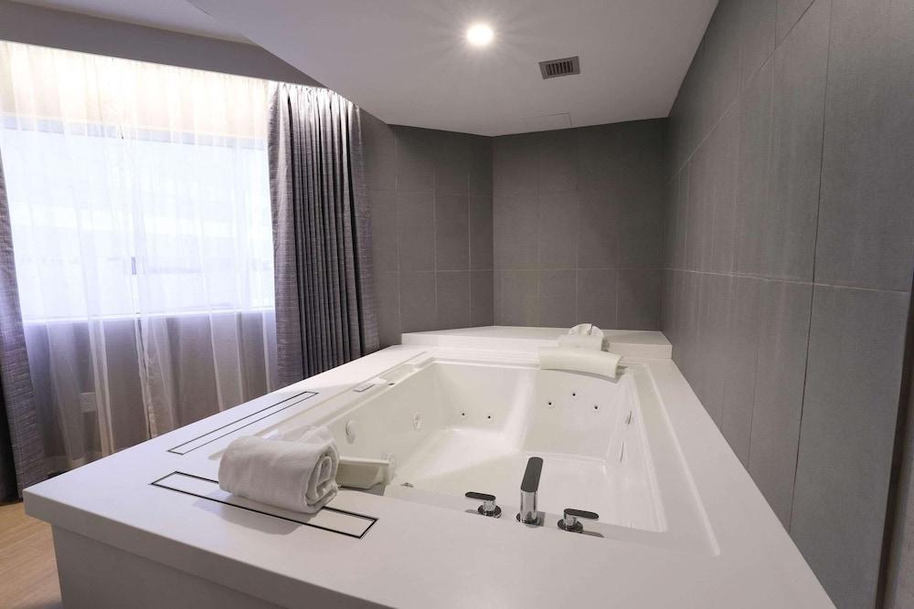 Radisson Plaza Hotel at Kalamazoo Center photo 31