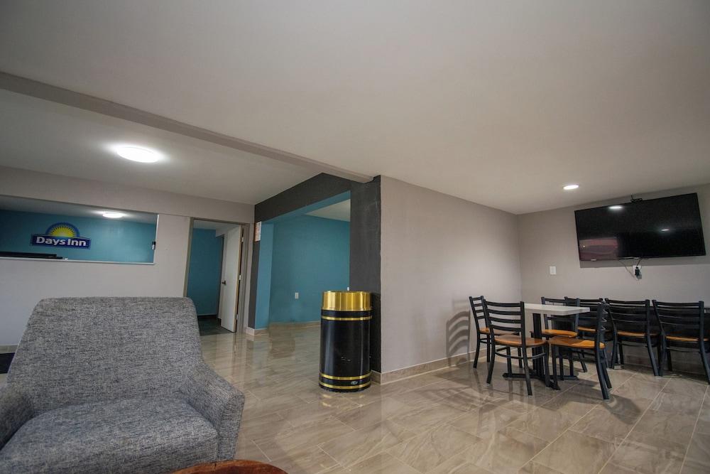 Days Inn by Wyndham Caddo Valley Arkadelphia photo 2