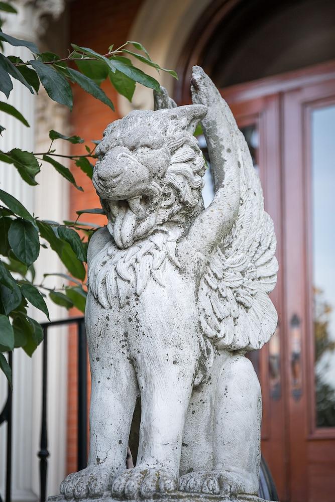 The Mansion On Delaware Ave photo 31