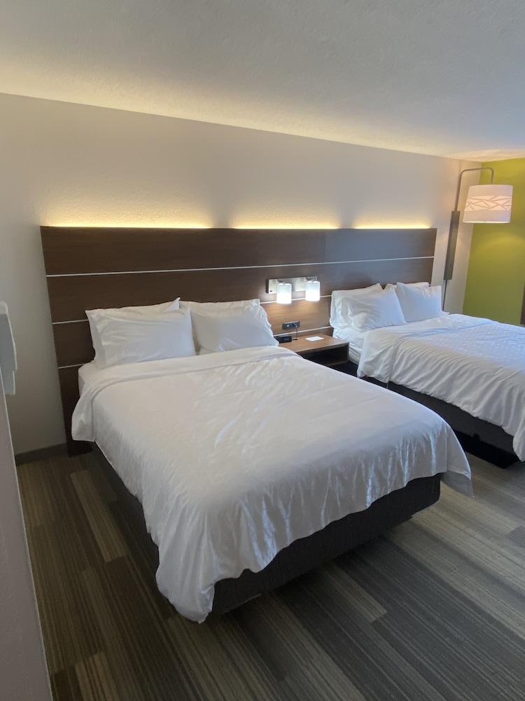 Holiday Inn Express Princeton by IHG photo 8