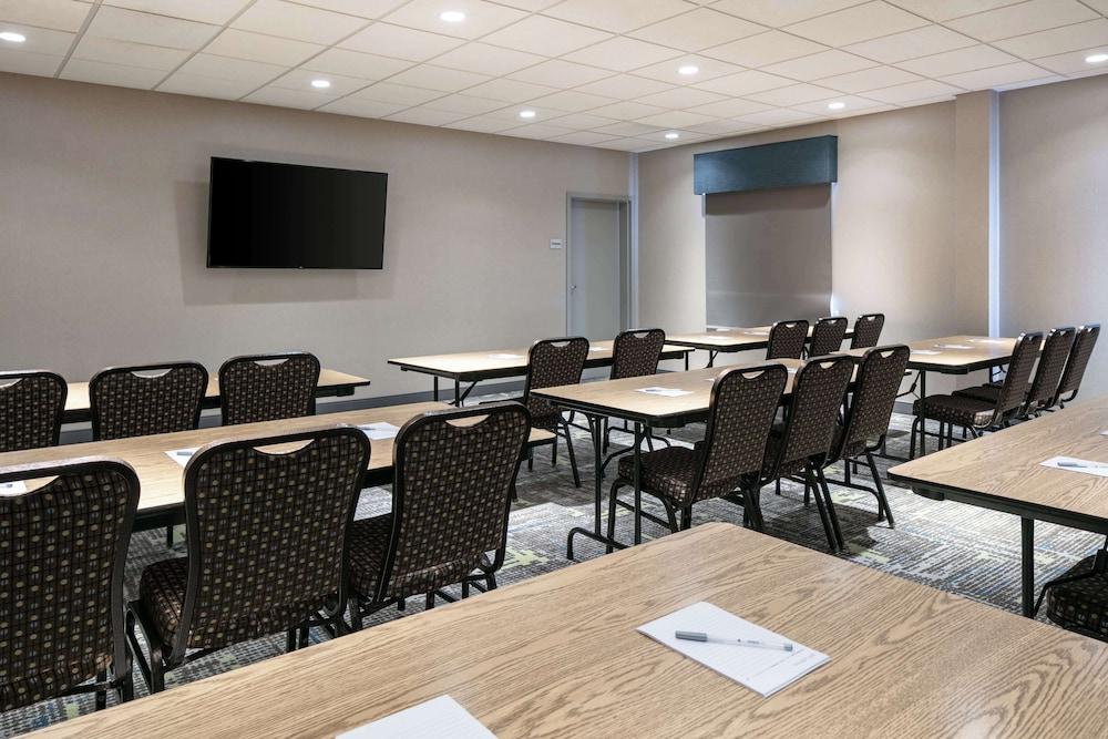 Hampton Inn & Suites Grafton photo 39
