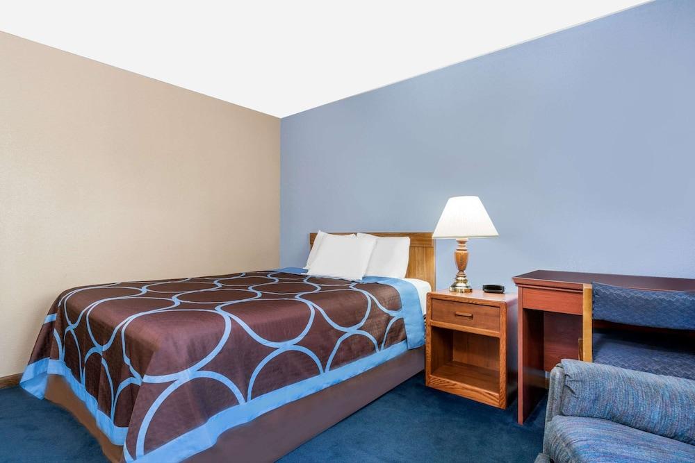 Super 8 by Wyndham Mankato photo 4
