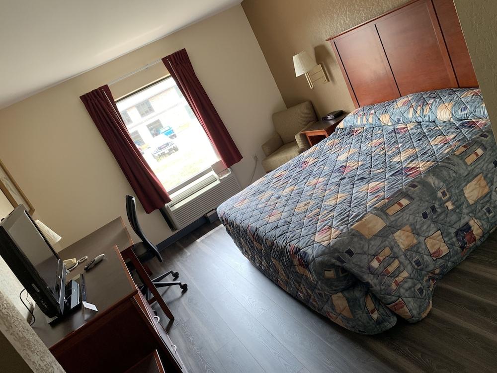 Amelia Inn & Suites photo 4