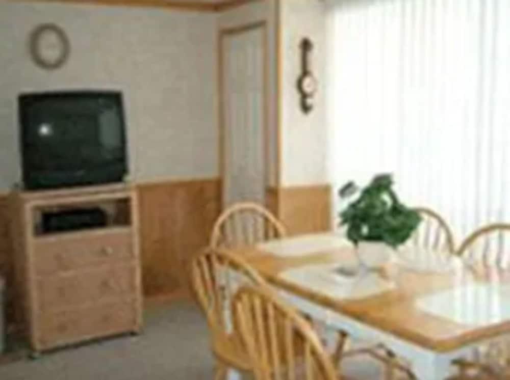 Monterey Motel photo 9