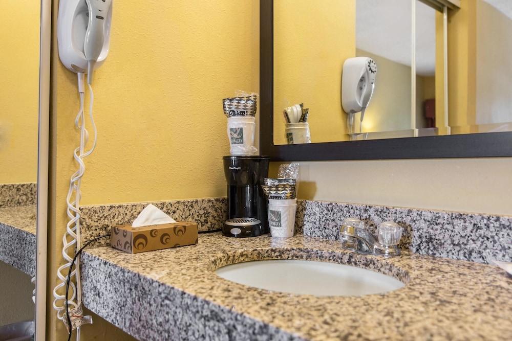 Quality Inn Calera I-65 exit 231 photo 18