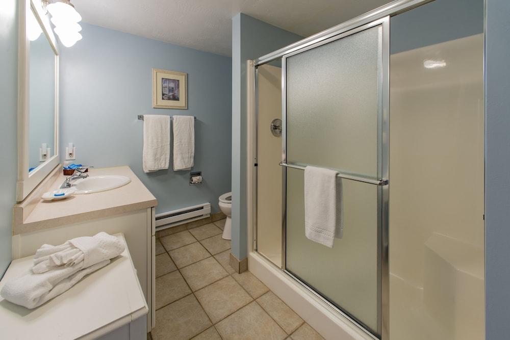 Edgewater Resort photo 94