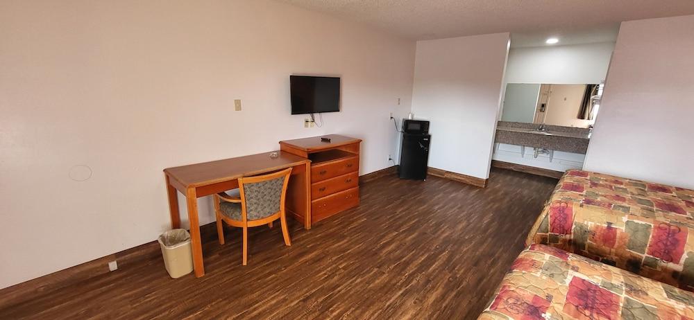 American Inn Cleburne photo 4