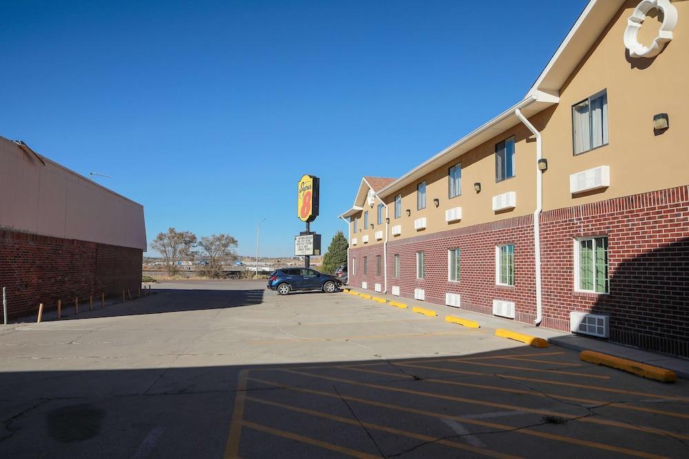 Super 8 by Wyndham Gallup photo 10