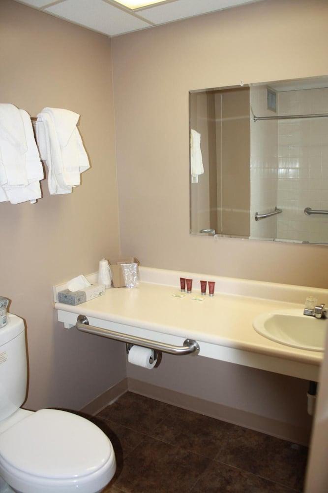 Sunlac Inn photo 24