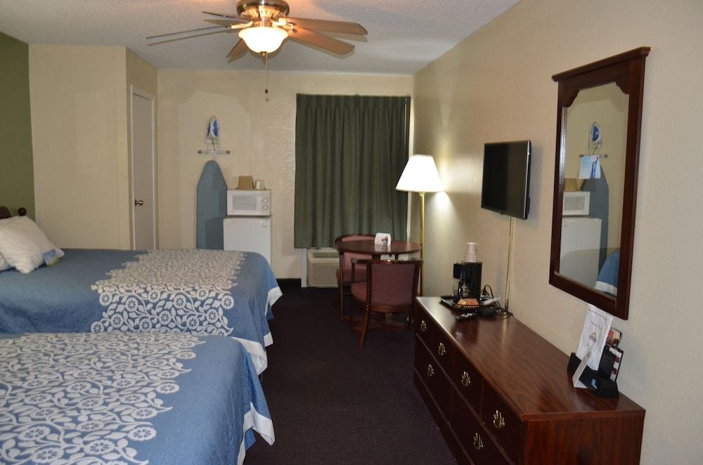 Days Inn by Wyndham Southern Hills/ORU photo 16