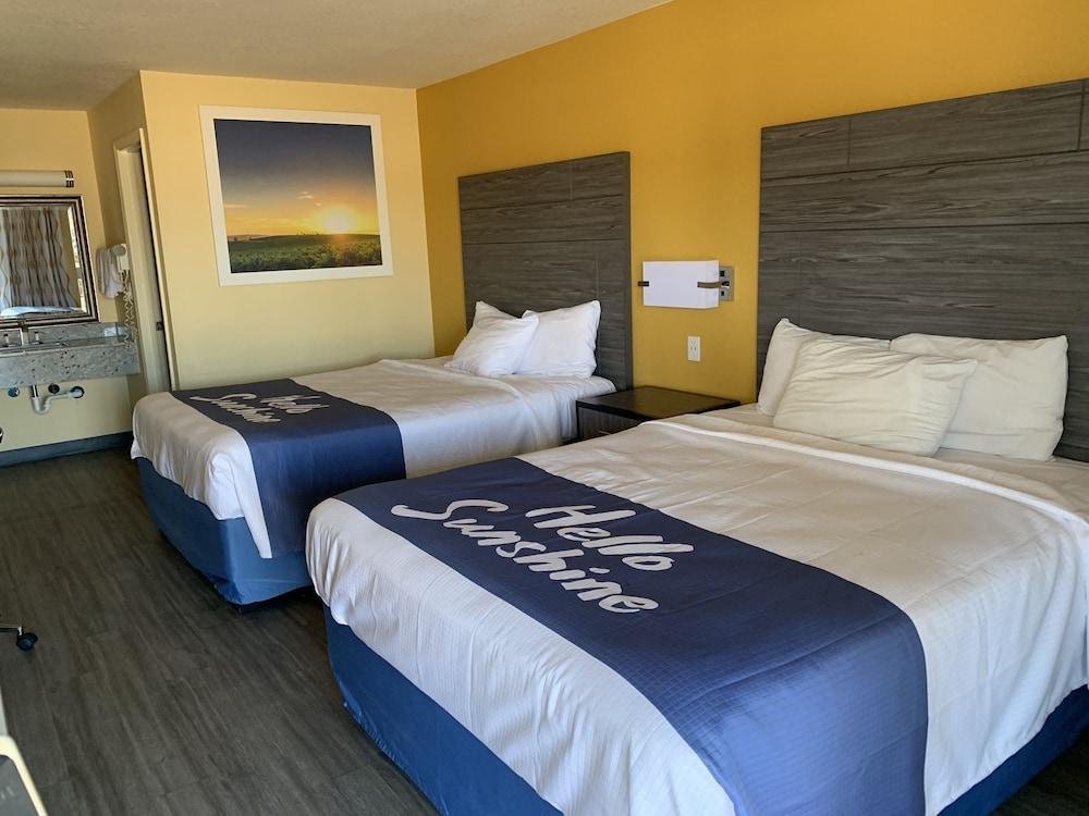 Days Inn by Wyndham Okmulgee photo 11