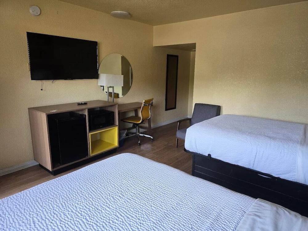University Inn Gainesville photo 7
