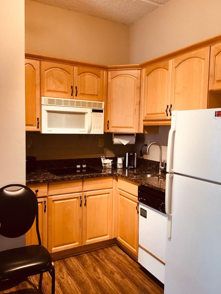 Hawthorn Extended Stay by Wyndham Conyers photo 33