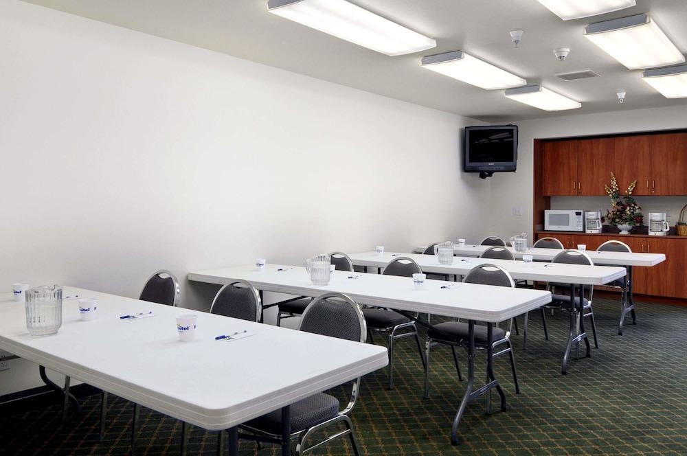 Microtel Inn & Suites by Wyndham Eagle River/Anchorage Area photo 30