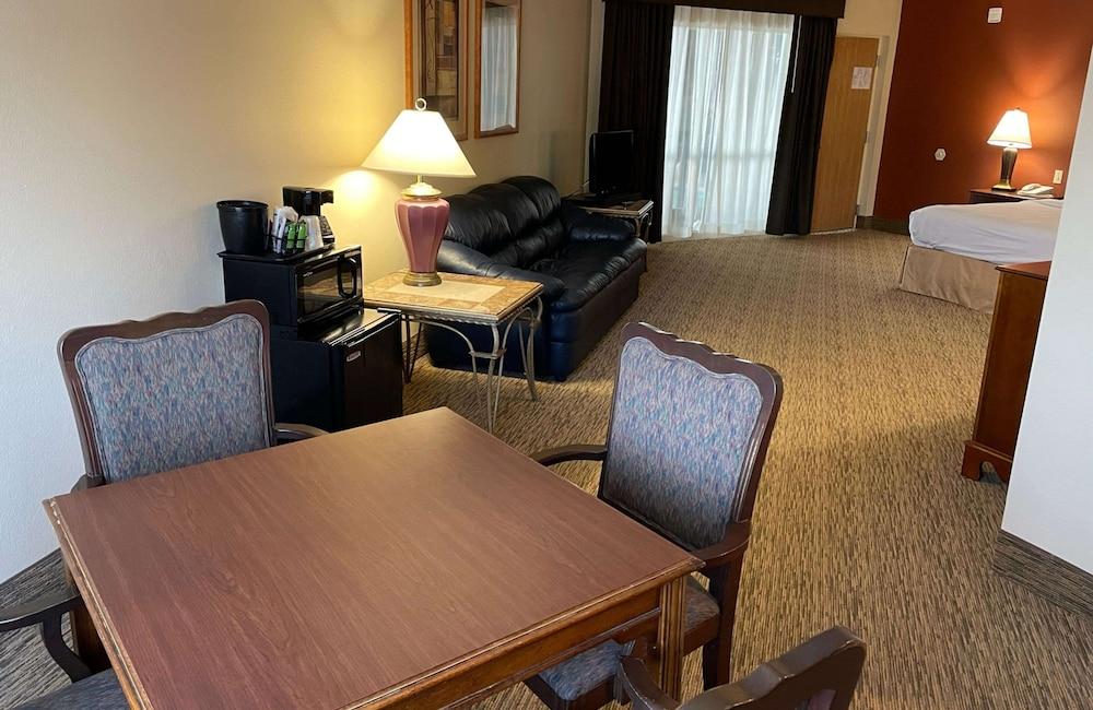 Crossroads Hotel and Event Center photo 64