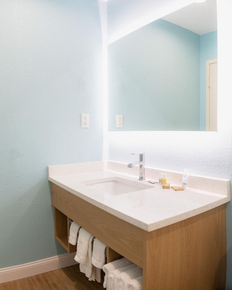Dunes Inn & Suites photo 6