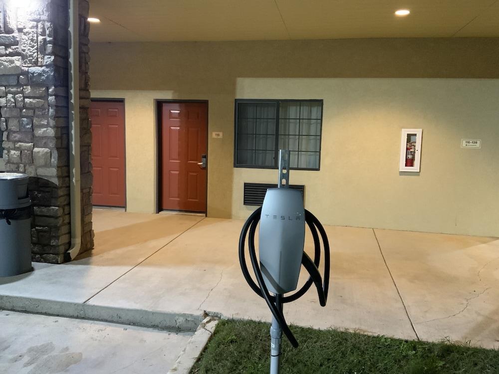 Sunbridge Inn and Suites photo 19