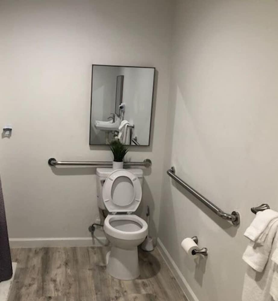 Villa Alamari Inn And Suites photo 13