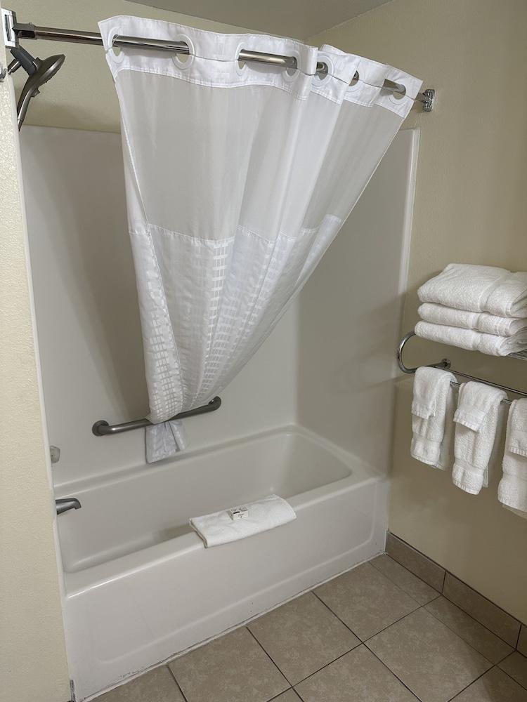 Baymont by Wyndham Lawrenceburg photo 27