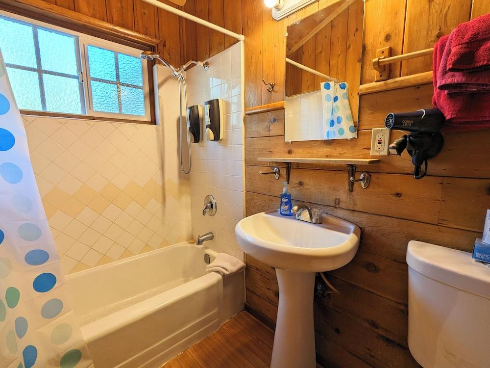 Bluebird Cottage Inn photo 26
