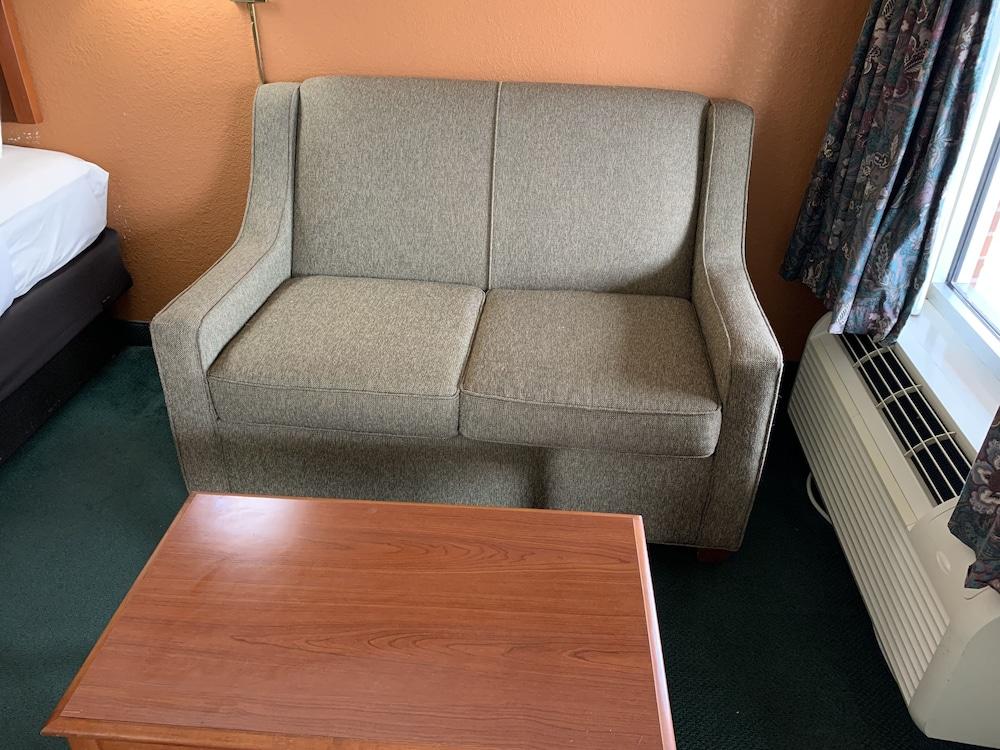 Coachman's Inn Motel photo 13