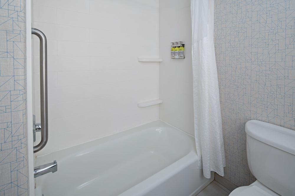 Holiday Inn Express Hotel & Suites Fresno South by IHG photo 18