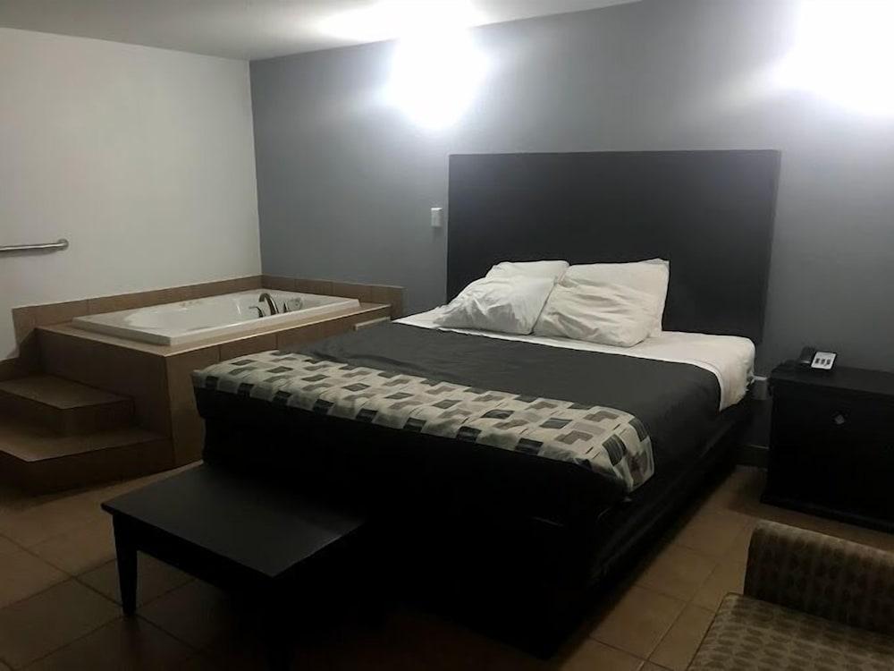 Regency Inn photo 6