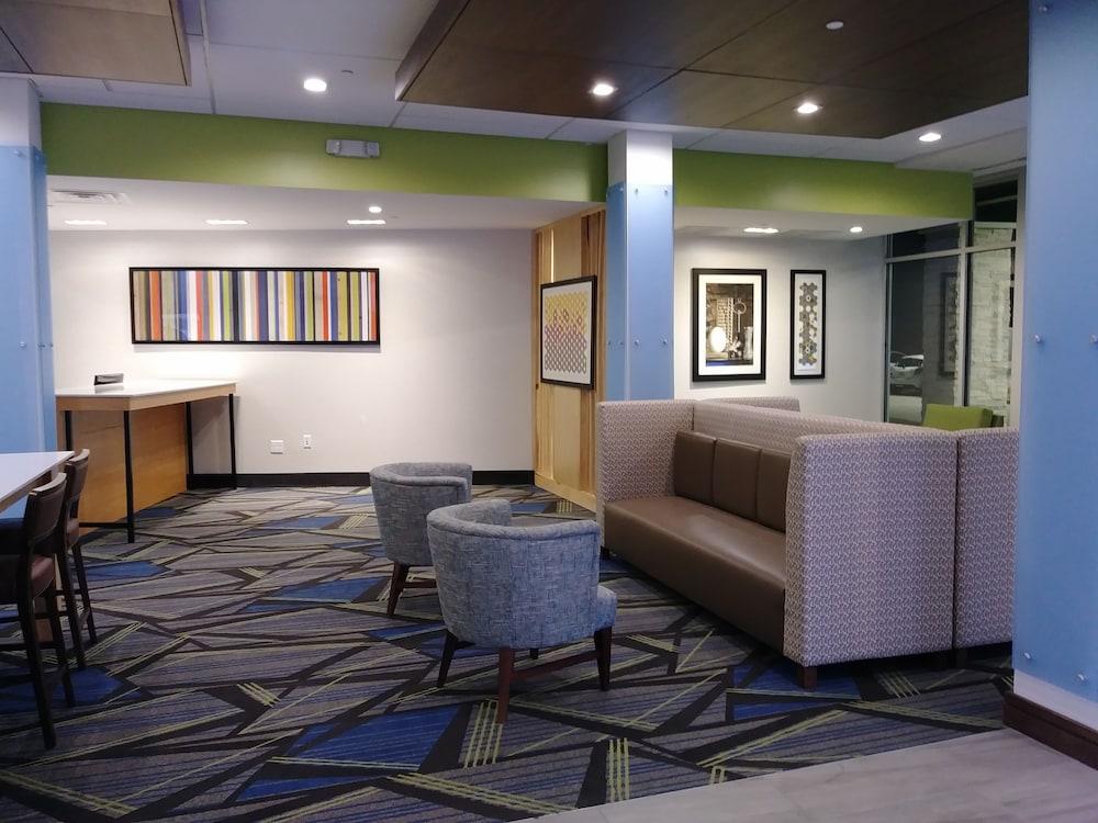 Holiday Inn Express & Suites Dallas Northeast - Arboretum by IHG photo 9