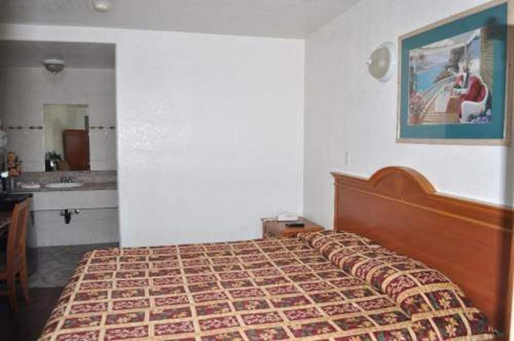 Palace Inn Oxnard photo 11
