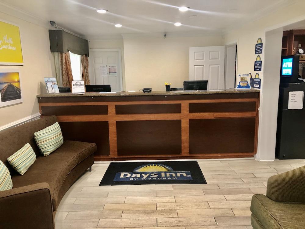 Days Inn by Wyndham Manning photo 2