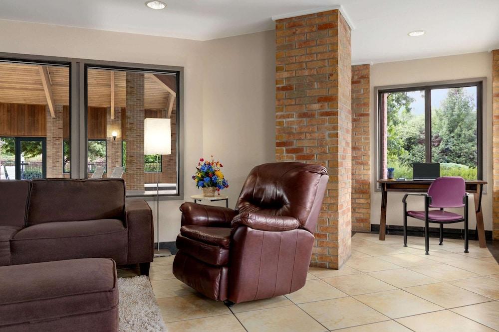 Baymont by Wyndham Monroe photo 14