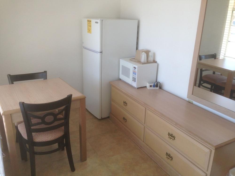 Economy Motel photo 9