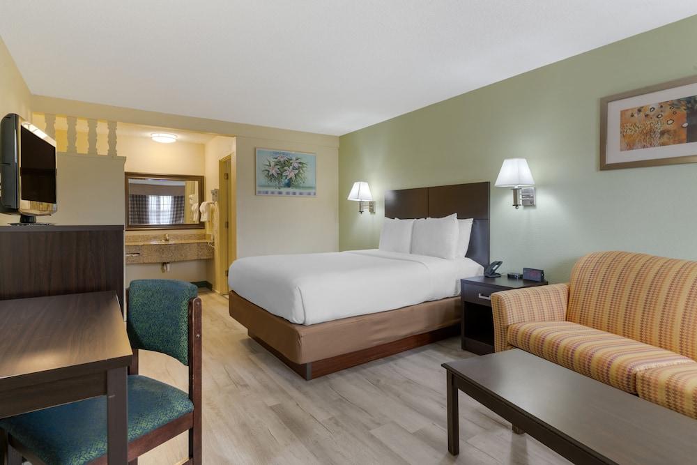 University Inn & Suites photo 8