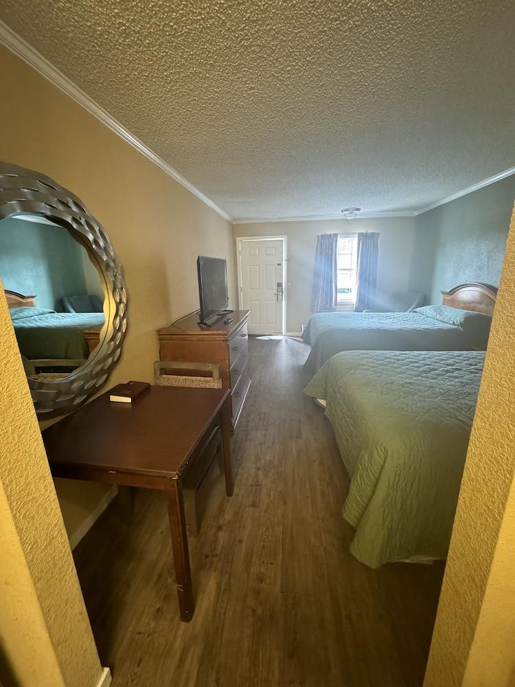 Colony Inn photo 9