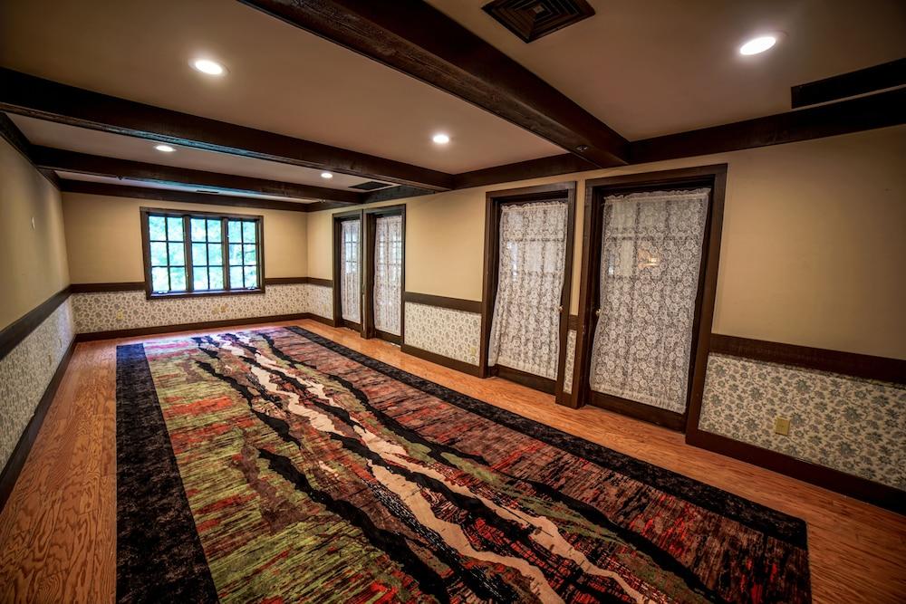 Spring House Inn photo 12