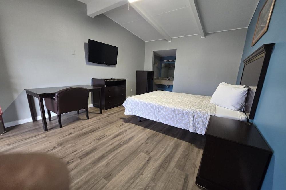 Luxury Inn & Suites and RV Park photo 10