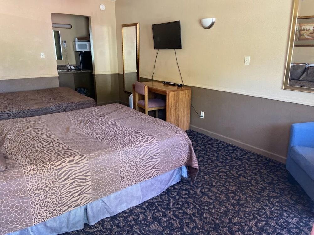 Blue Spruce Motel photo 20