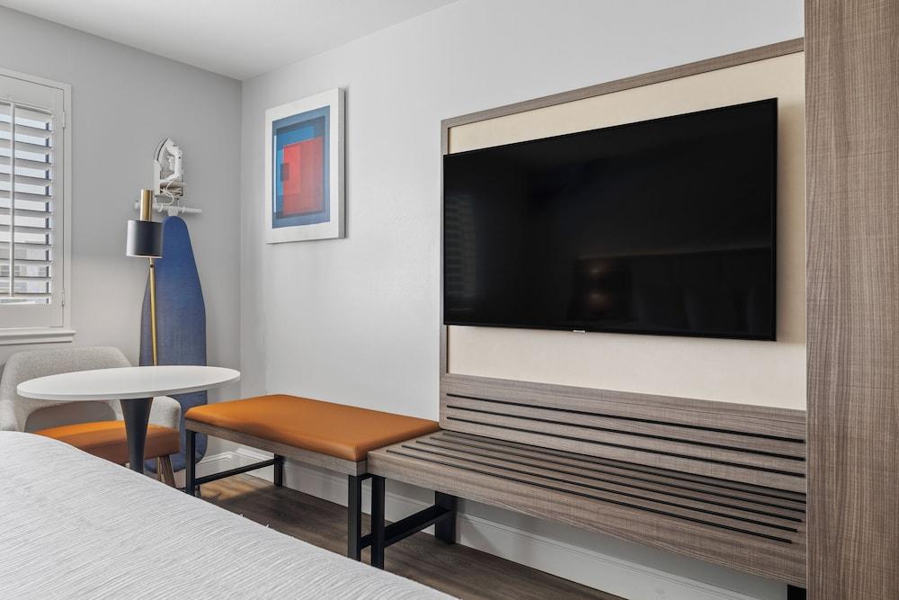 Hotel Skye SFO photo 59