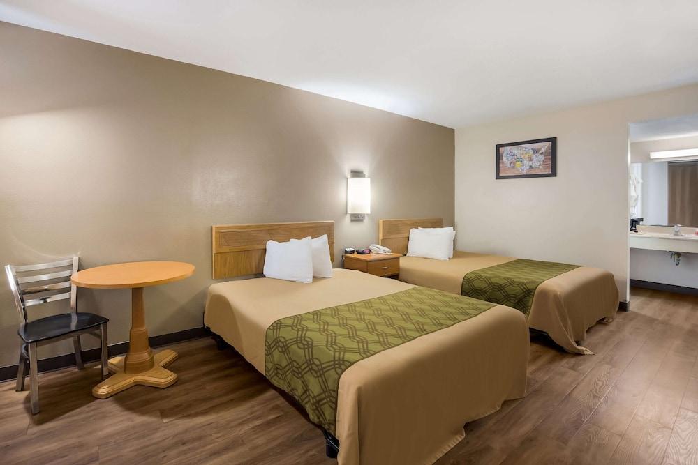 Econo Lodge Live Oak photo 9