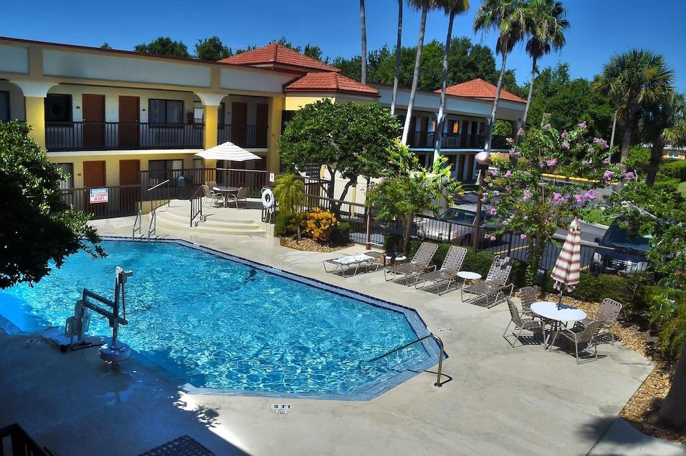 Baymont by Wyndham Orlando East photo 22