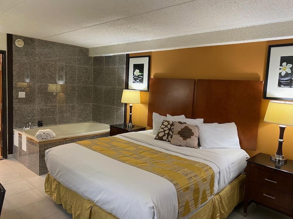 Marvin's Garden Inn photo 22