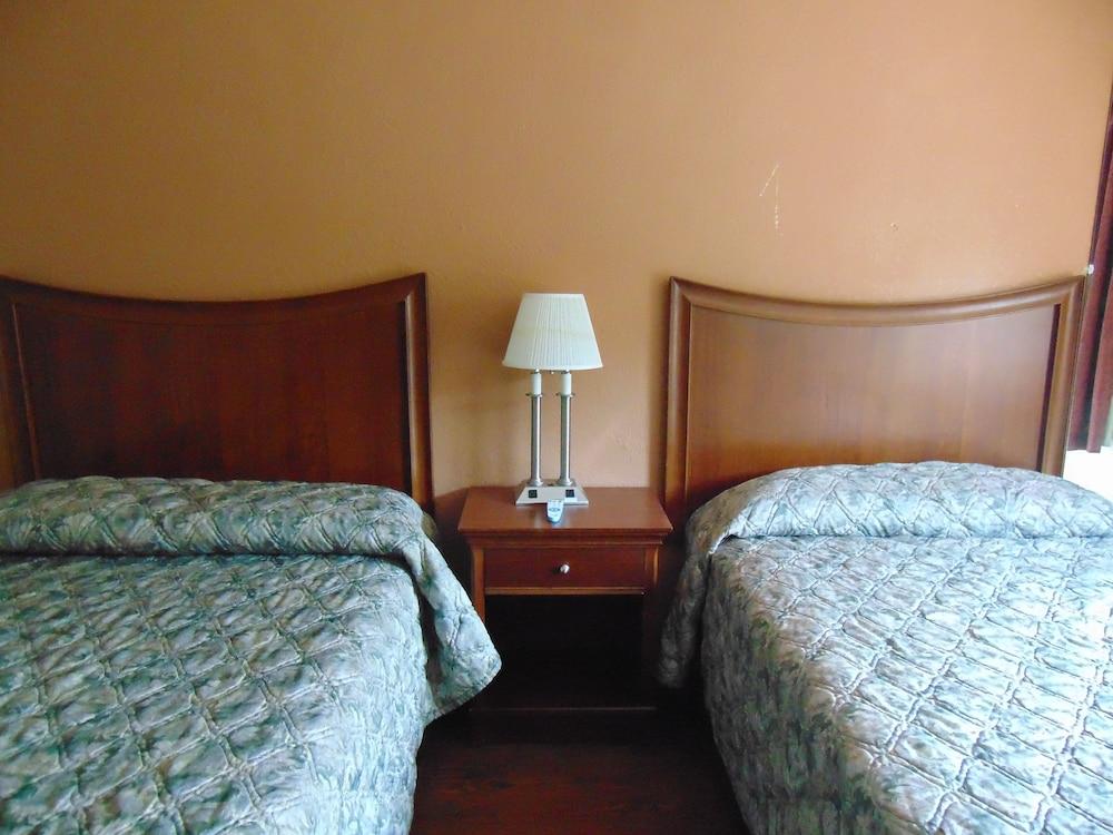 La Mirage Motor Inn photo 30