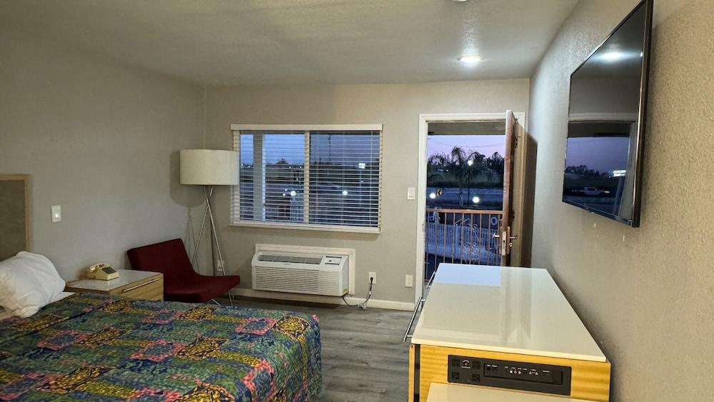 PACIFIC EXPRESS INN photo 4