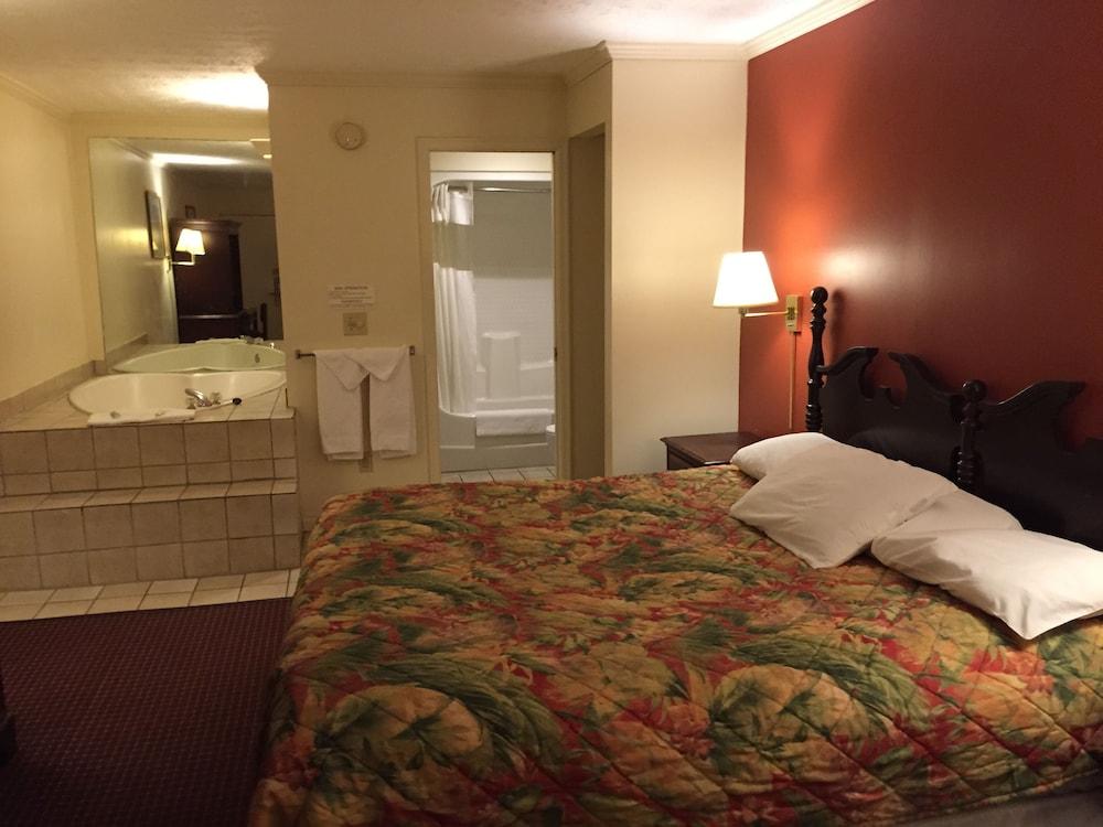 Wildwood Inn Tropical Dome & Theme Suites photo 83